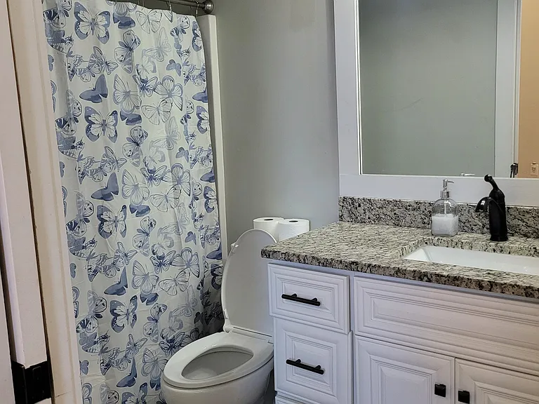 109 E Madison St — Photo 8