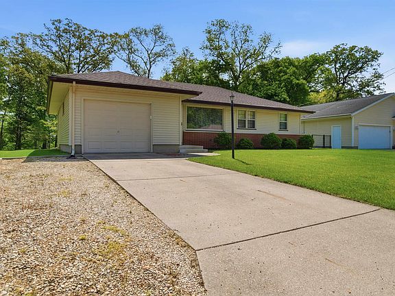 2nd image of 122 Field Grove Ct