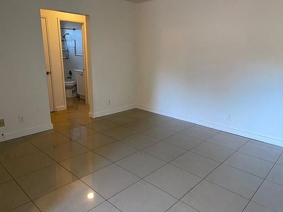 3rd image of 115 SW 19th Ave