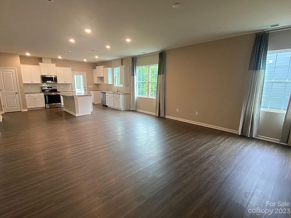 3rd image of 2238 Trollinger Dr #15