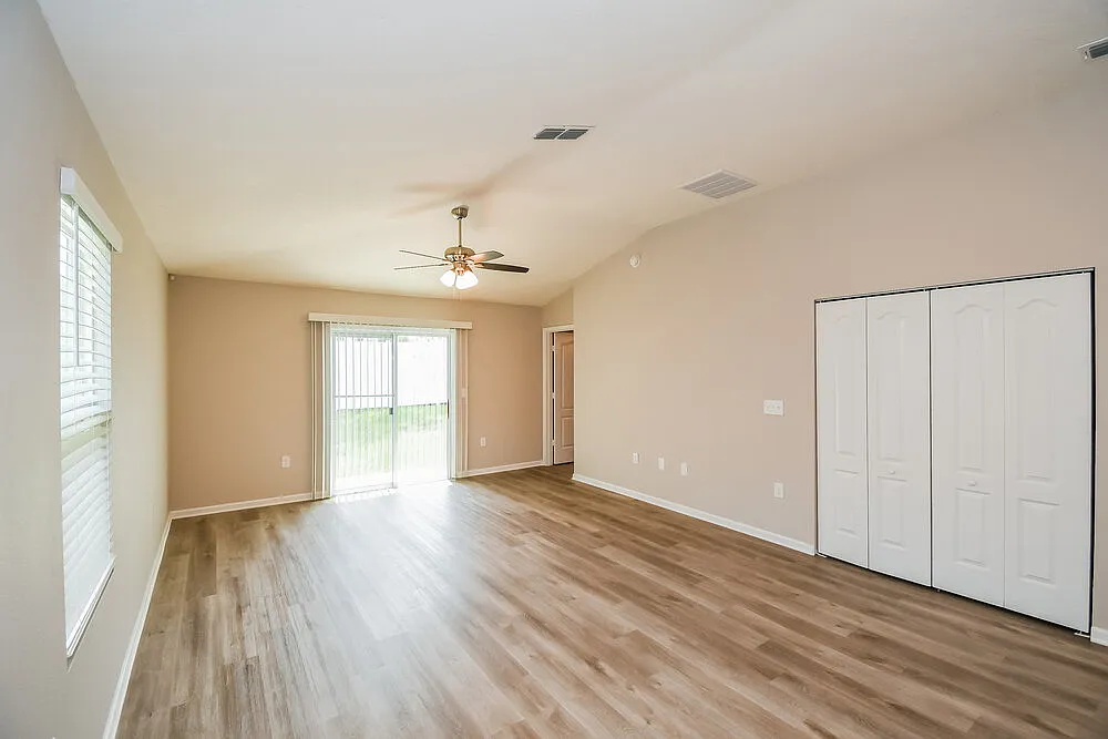 3 bed, 2.0 bath, 1436 sqft, $2,590 — Photo 4