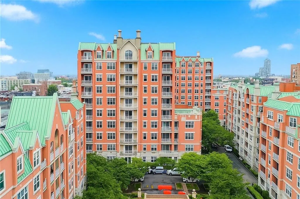 2 bed, 2.5 bath, 1369 sqft, $4,500 — Photo 1