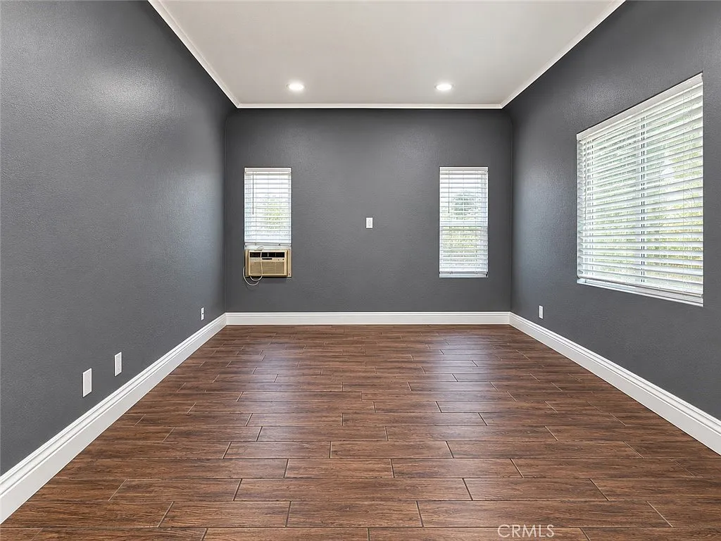 2 bed, 1100 sqft, $2,700 — Photo 3