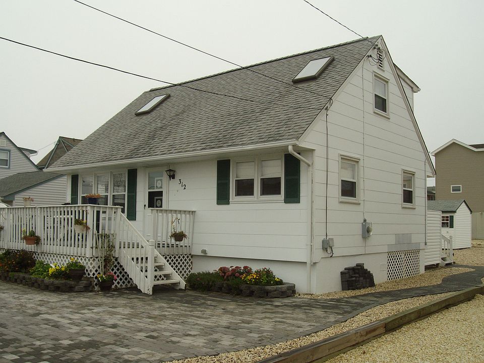 Single Family Cape