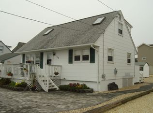 312 N 7th St, Surf City, NJ 08008