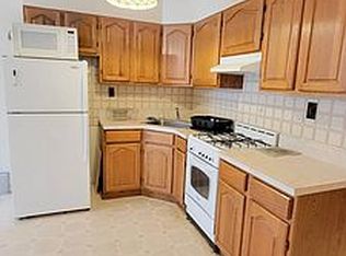 25-57 38th St #1B, Astoria, NY 11103