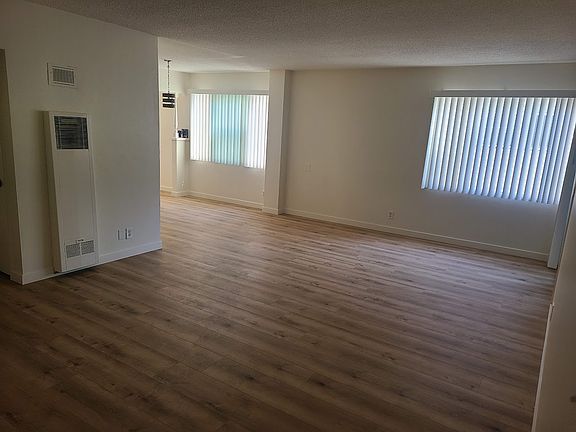 2nd image of 831-833 E Ocean Blvd #3