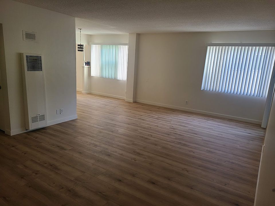 2nd image of 831-833 E Ocean Blvd #D