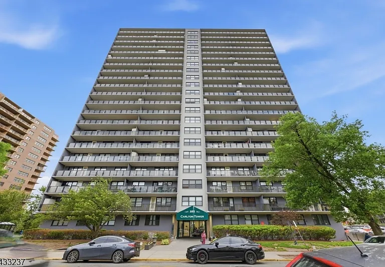 285 Aycrigg Ave #4J — Photo 2
