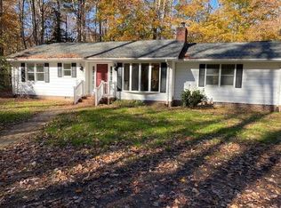 272 Peake Rd, Weems, VA 22576