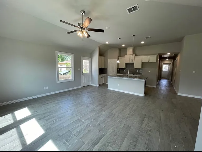 1019 E Hattie St — Photo 5