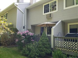 5 Chelsea Ln UNIT 5, East Granby, CT 06026