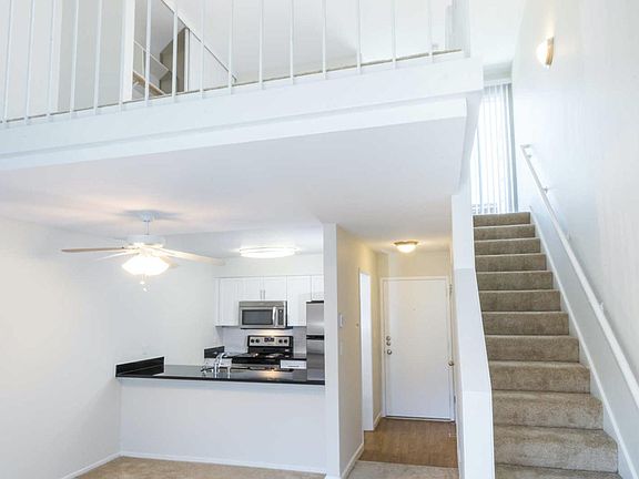 4th image of 475 Sherwood Dr #304