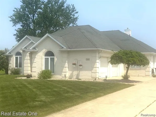 2448 Bluebush Rd, Monroe, MI 48162