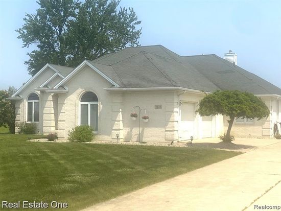 2448 Bluebush Rd, Monroe, MI 48162