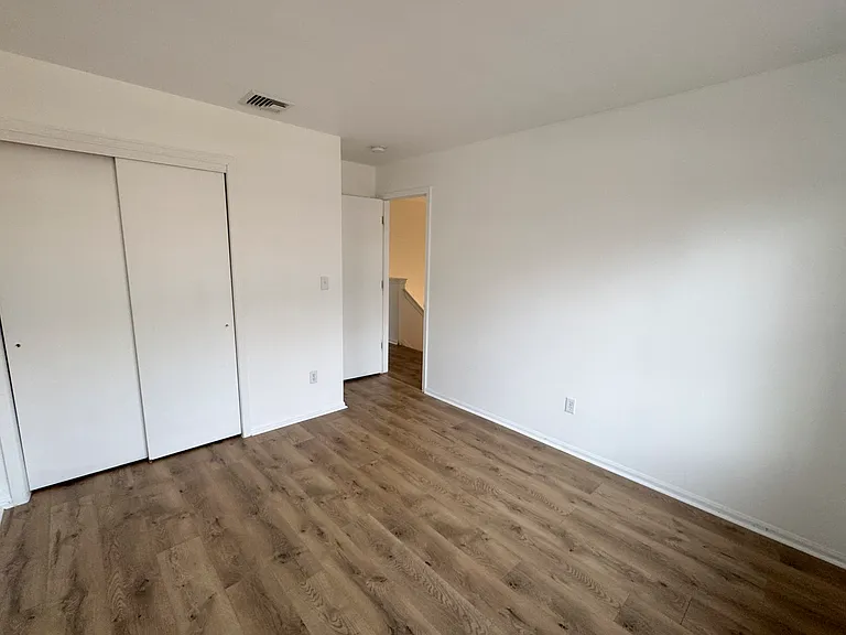 409 Kings Hwy — Photo 25