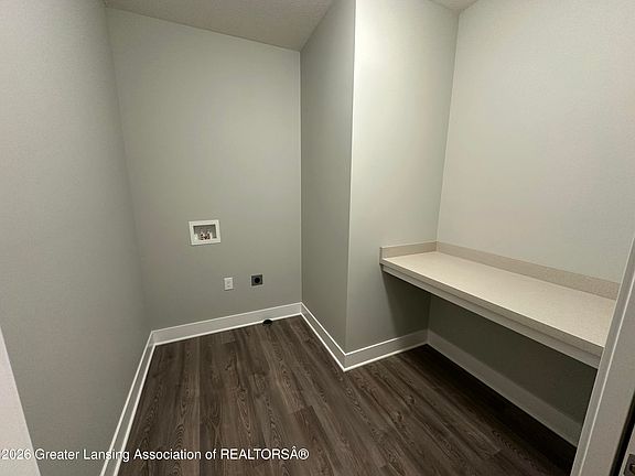 5th image of 1300 Superior Dr #1