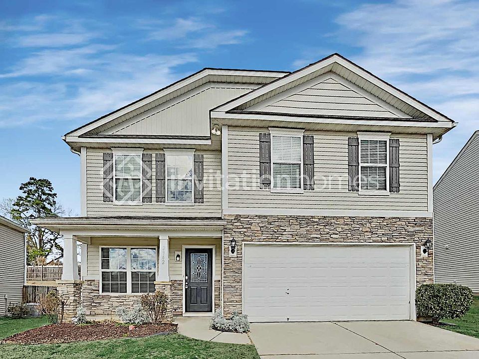 1st image of 2942 Village Center Dr