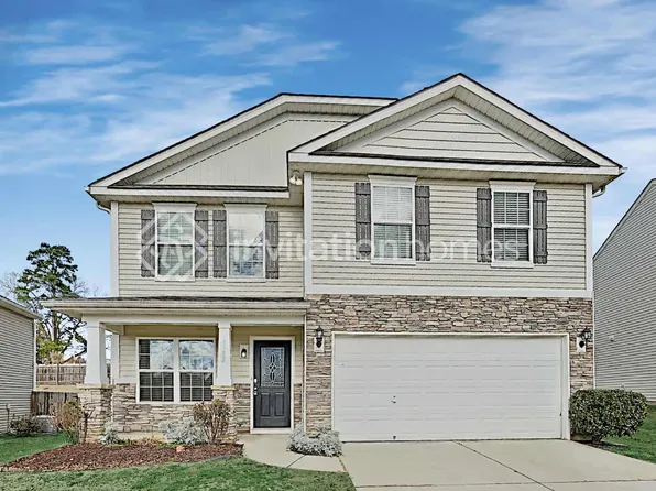 2942 Village Center Dr, Dallas, NC 28034