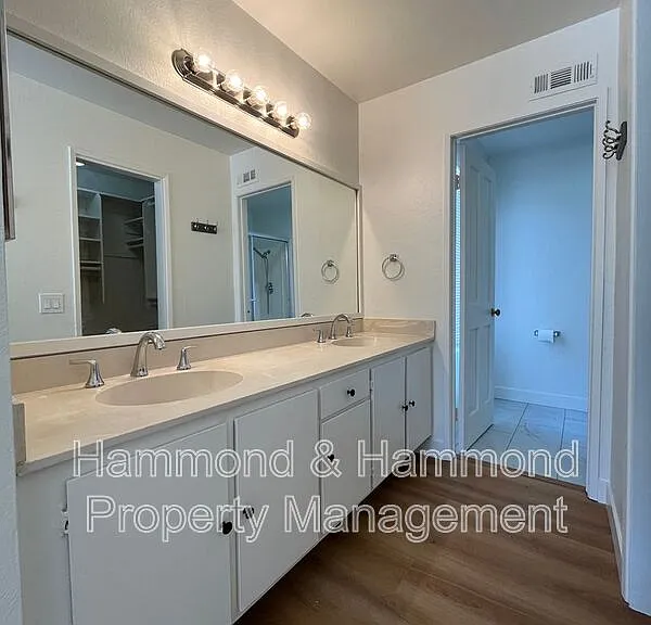 21812 Vintage St — Photo 23