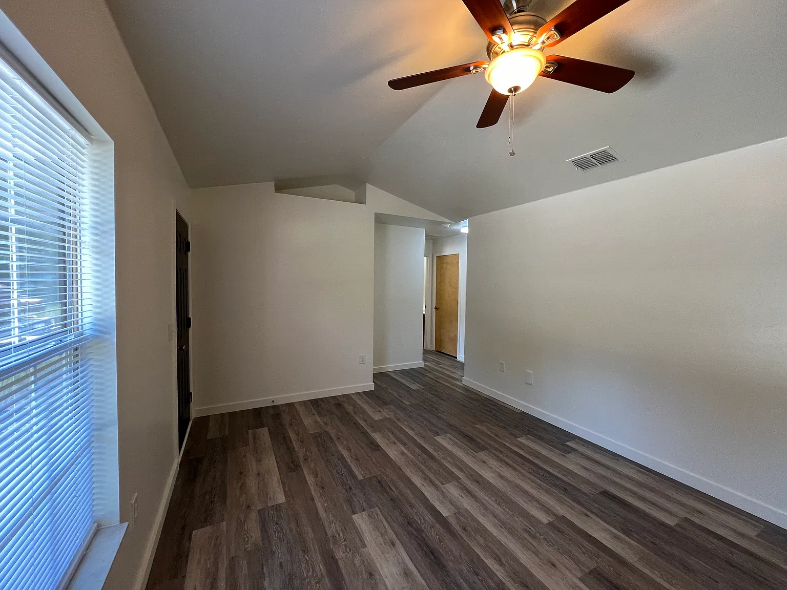 2 bed, 900 sqft, $1,450 — Photo 2
