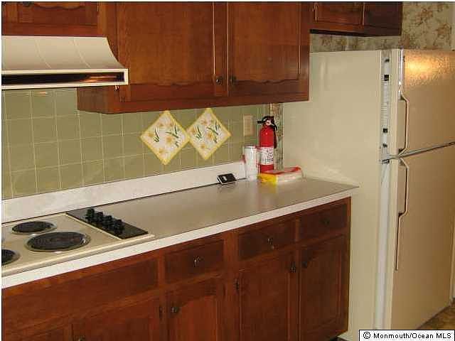 2nd image of 820 Balmoral Court #B
