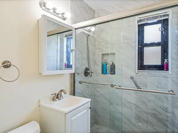 16-37 Utopia Parkway image 14 of 15
