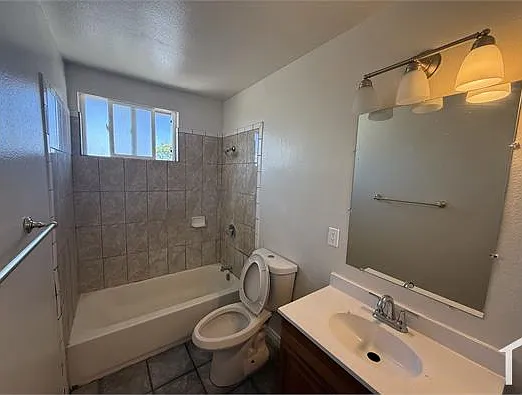 536 W Century Blvd #1/2 — Photo 11