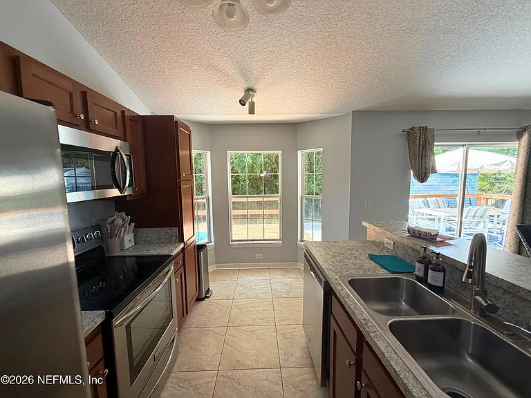 152 Meadow Ave — Photo 11