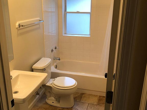 4th image of 203 Alden St