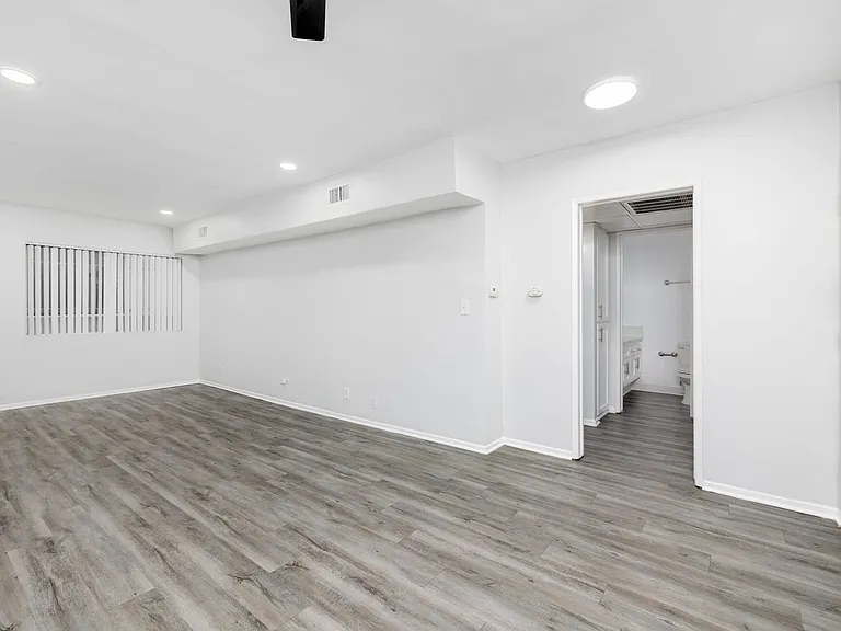7244 Hillside Ave — Photo 11