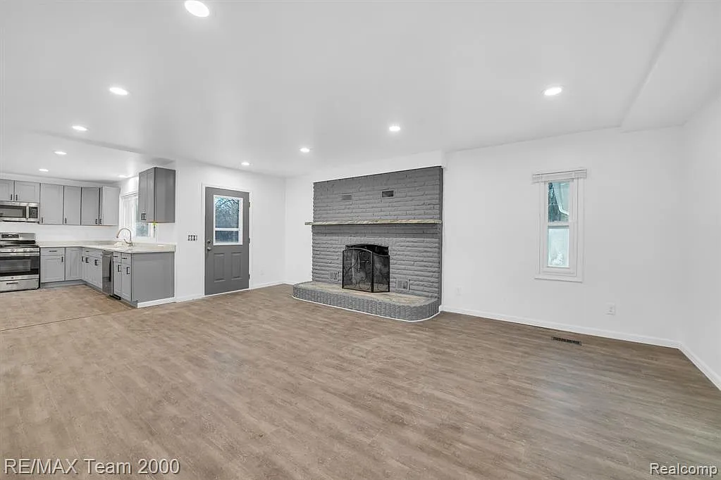 3 bed, 2.0 bath, 2886 sqft, $2,795 — Photo 2