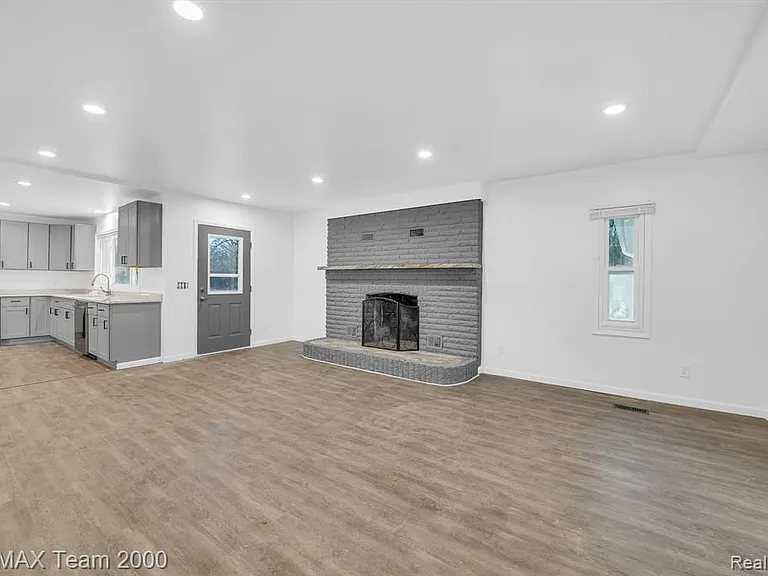 48905 Nine Mile Rd — Photo 7