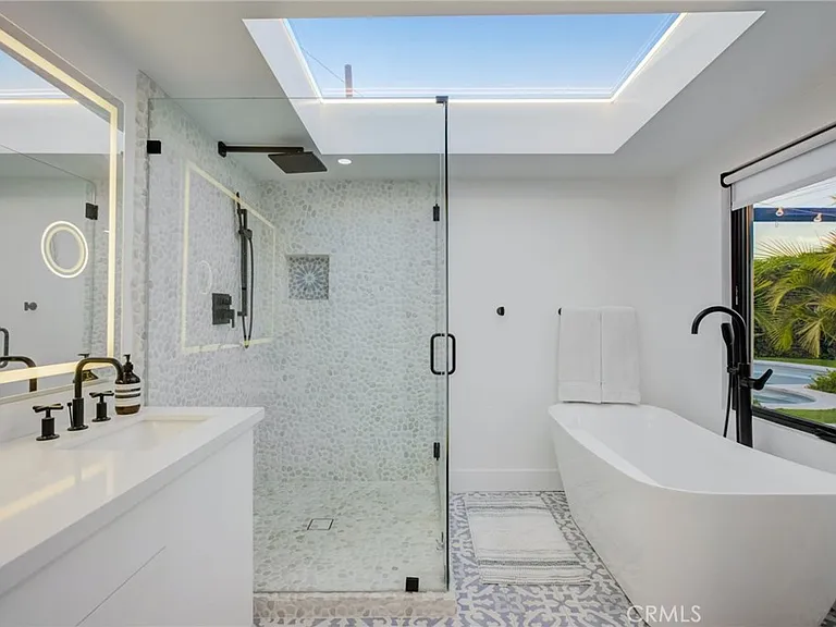 8161 Encino Ave — Photo 49