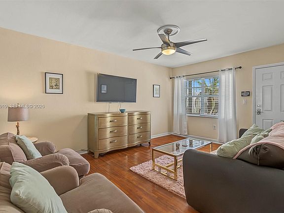4th image of 915 8th St APT 102