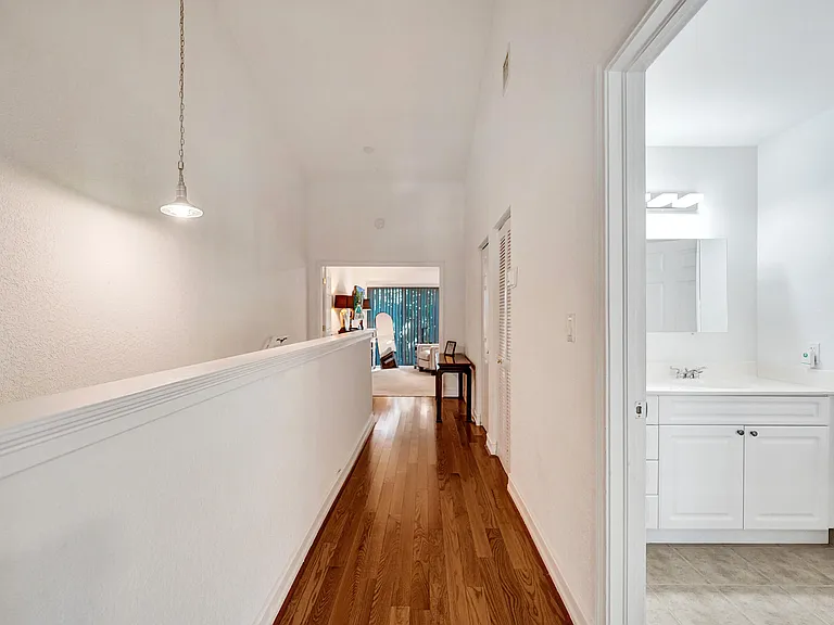 1743 NE 4th Ave #F4 — Photo 20