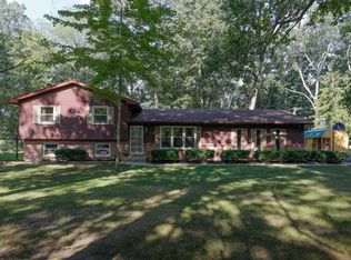 58084 Oakwood Dr, Three Rivers, MI 49093