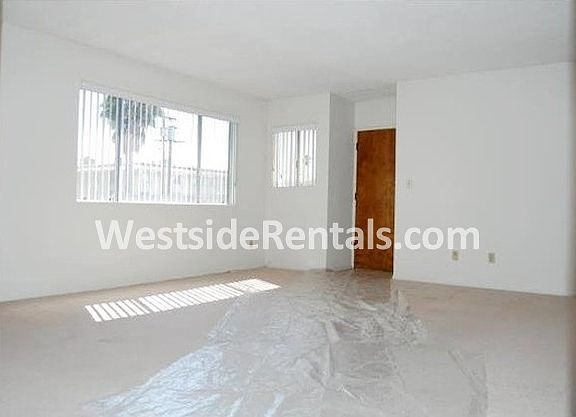 3rd image of 650 W 10th St