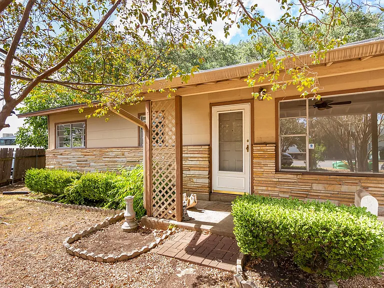 2305 Westforest A!