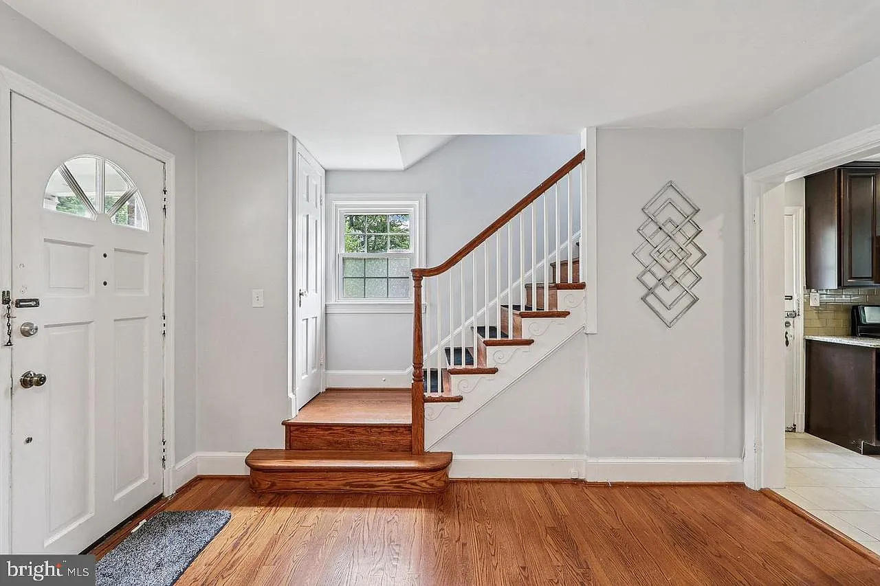 3 bed, 1.5 bath, 1800 sqft, $4,150 — Photo 2