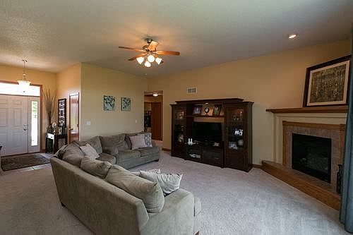 4th image of 335 Fox Run Dr