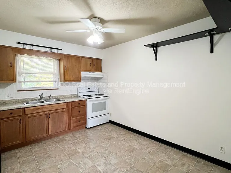 2320 S Grand Ave — Photo 6