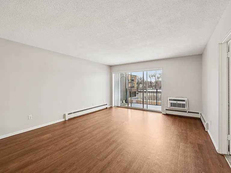 Lexington Hills Apartments — Photo 94