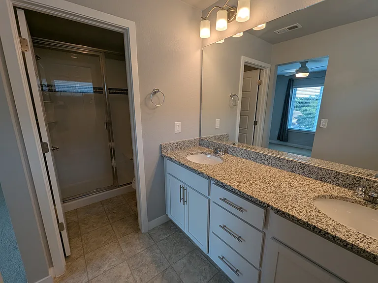 3rd Floor - Master Bathroom