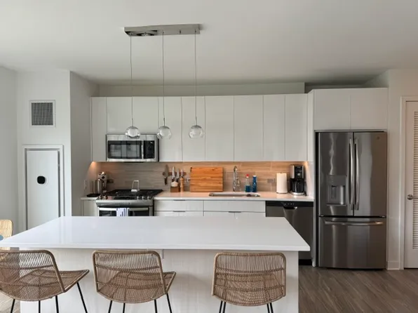 2335 N Lincoln Ave APT 304, Chicago, IL 60614