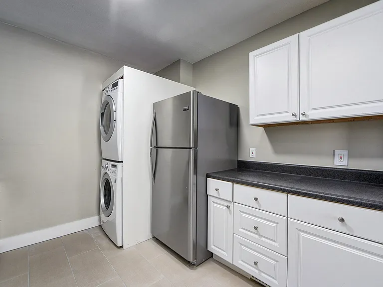 2485 W 7th St #4 — Photo 8