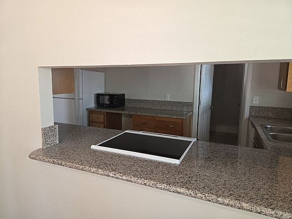 4th image of 831 Paloma Ave