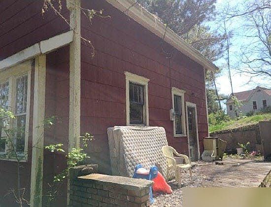3rd image of 1120 Colerain Pike