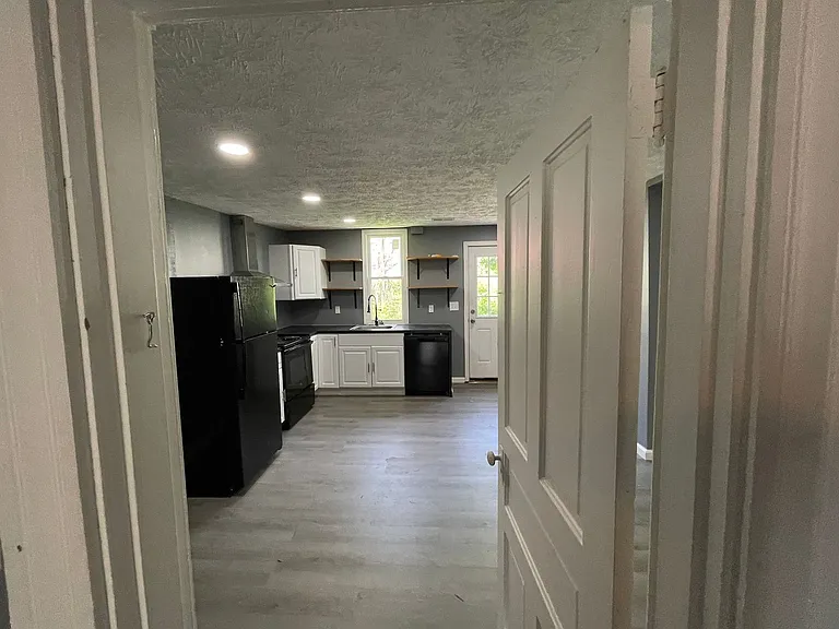 1027 Salter Way — Photo 11