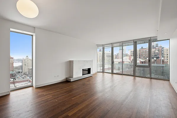 Rented by CORE | media 12